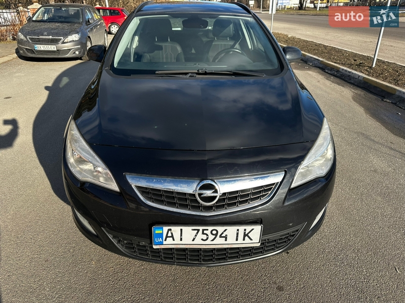 Универсал Opel Astra 2012 в Обухове