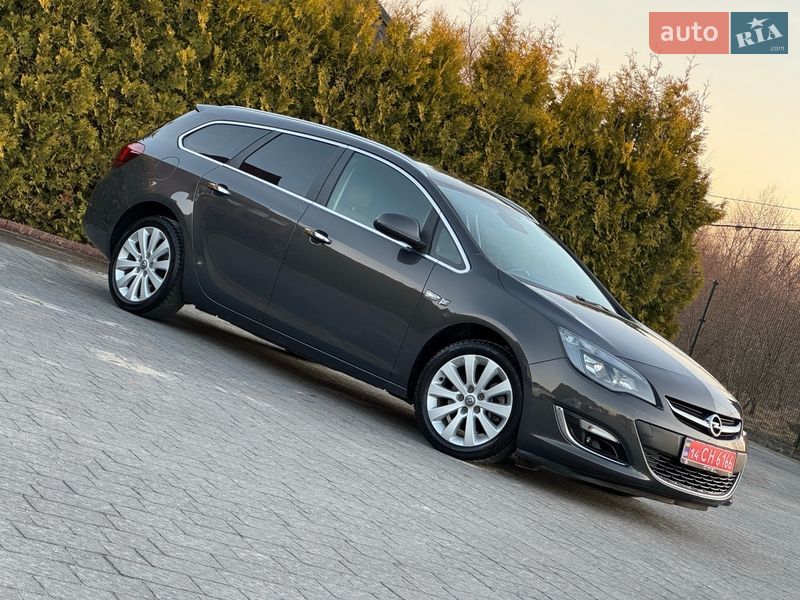 Универсал Opel Astra 2013 в Стрые