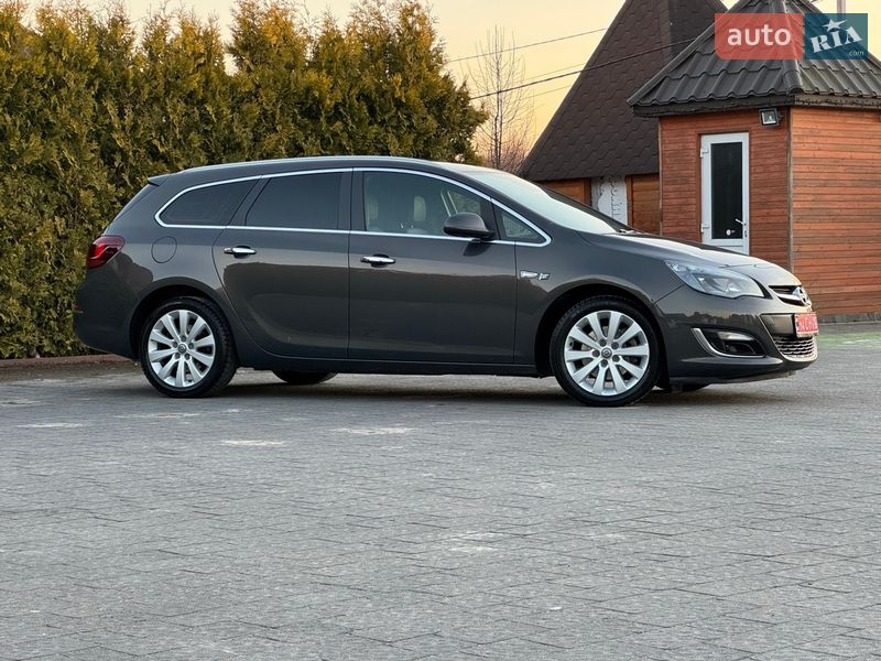 Универсал Opel Astra 2013 в Стрые
