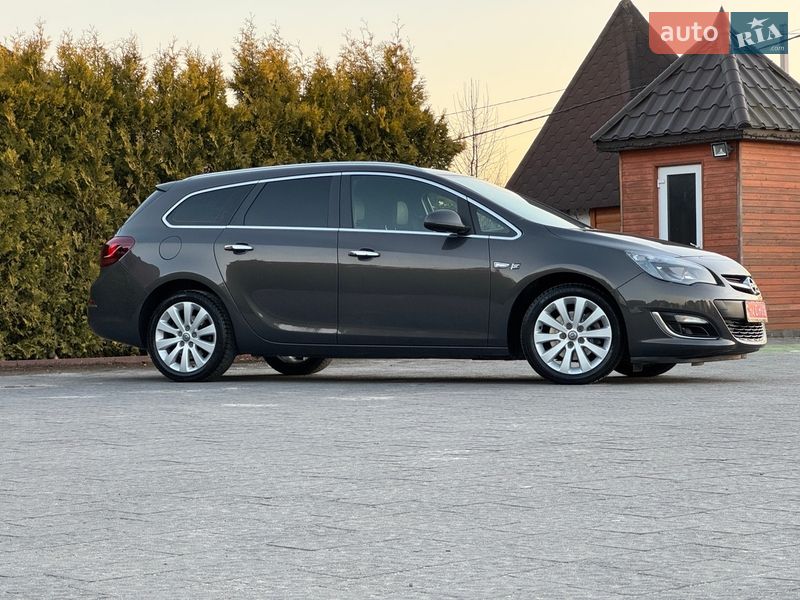 Универсал Opel Astra 2013 в Стрые