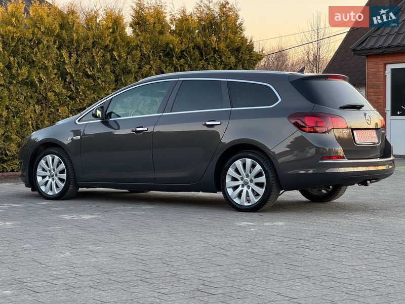 Универсал Opel Astra 2013 в Стрые