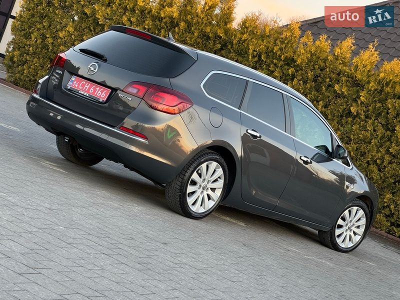 Универсал Opel Astra 2013 в Стрые