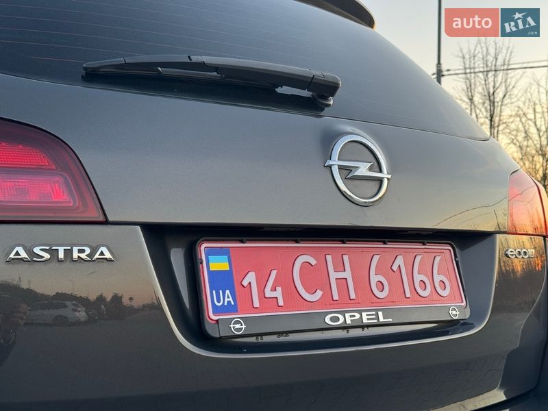 Универсал Opel Astra 2013 в Стрые