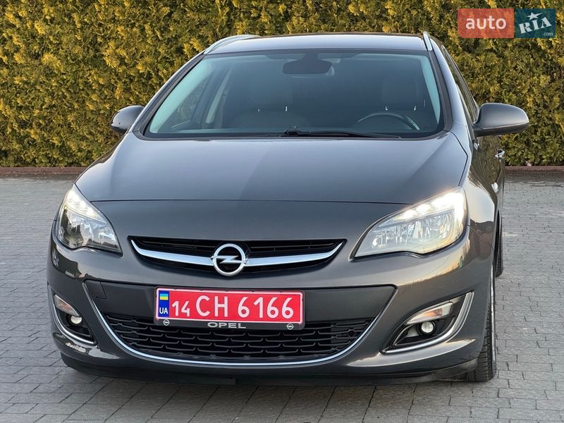 Универсал Opel Astra 2013 в Стрые