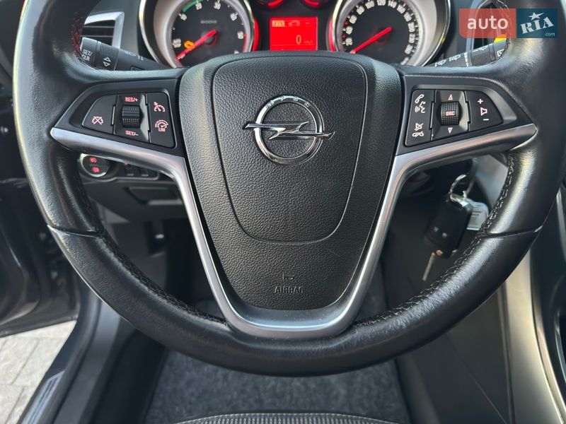 Универсал Opel Astra 2013 в Стрые