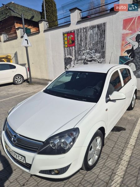 Хэтчбек Opel Astra 2012 в Львове