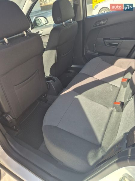 Хэтчбек Opel Astra 2012 в Львове