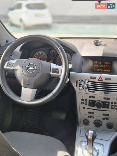 Хэтчбек Opel Astra 2012 в Львове