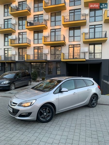 Универсал Opel Astra 2013 в Львове