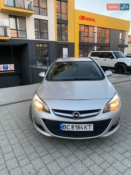 Универсал Opel Astra 2013 в Львове