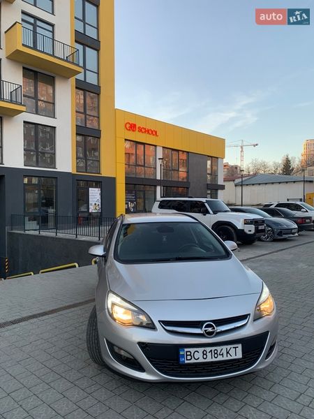 Универсал Opel Astra 2013 в Львове