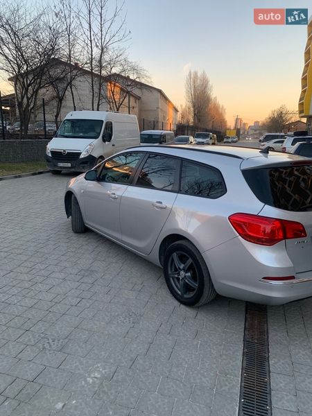 Универсал Opel Astra 2013 в Львове