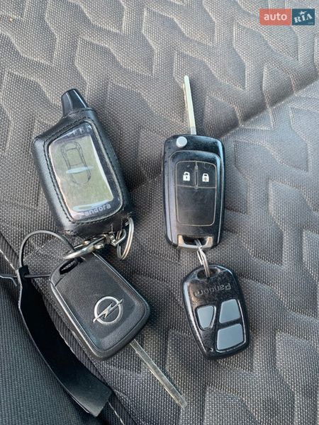 Универсал Opel Astra 2013 в Львове