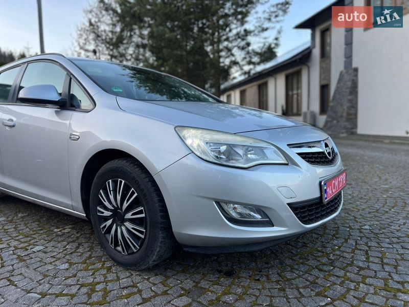 Універсал Opel Astra 2011 в Старому Самборі