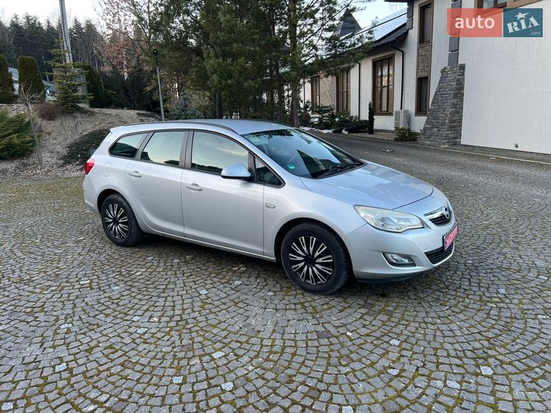 Універсал Opel Astra 2011 в Старому Самборі