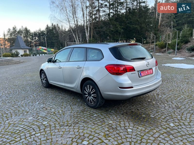 Універсал Opel Astra 2011 в Старому Самборі