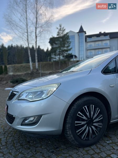 Універсал Opel Astra 2011 в Старому Самборі