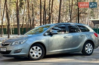 Універсал Opel Astra 2011 в Києві