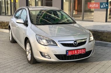 Хэтчбек Opel Astra 2012 в Львове
