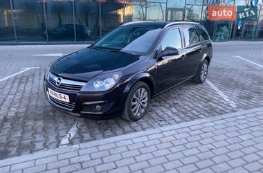 Універсал Opel Astra 2010 в Рівному