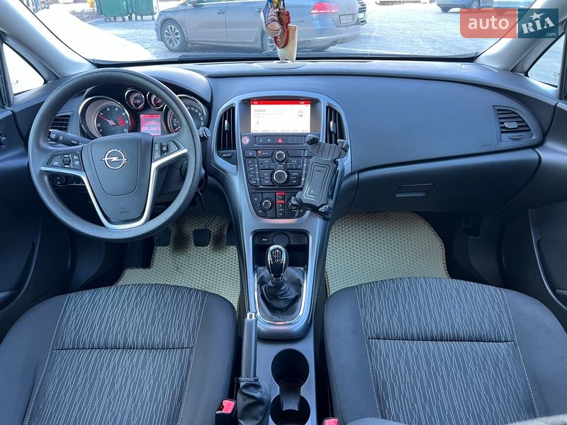 Универсал Opel Astra 2015 в Житомире