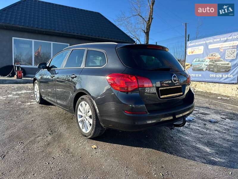 Универсал Opel Astra 2012 в Казатине