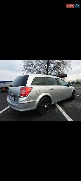 Універсал Opel Astra 2010 в Луцьку