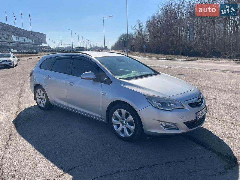Універсал Opel Astra 2012 в Львові