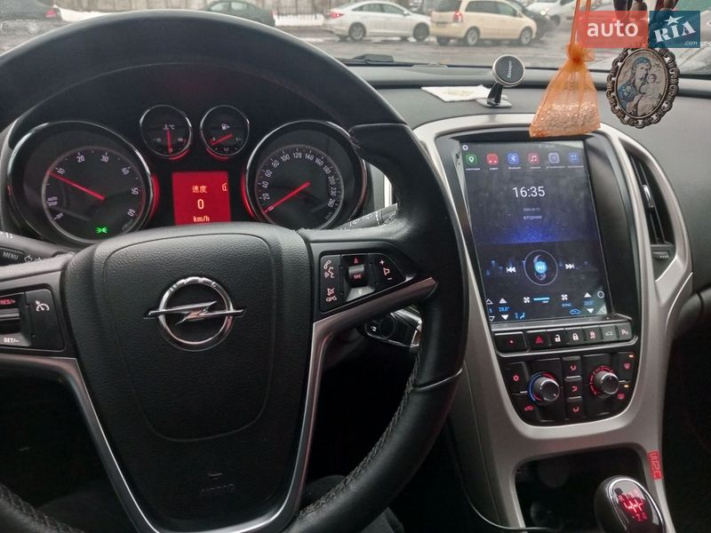 Універсал Opel Astra 2012 в Львові