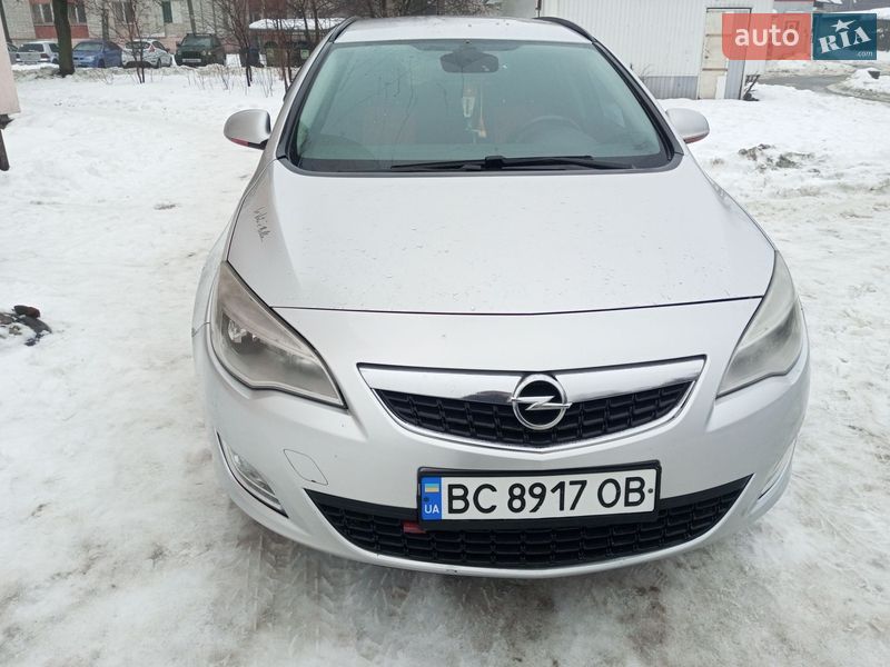 Універсал Opel Astra 2012 в Львові