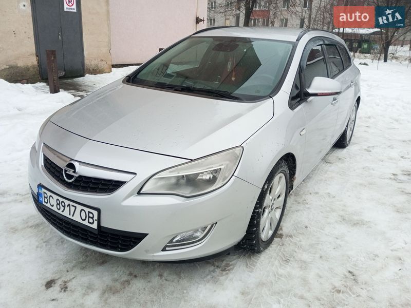 Універсал Opel Astra 2012 в Львові