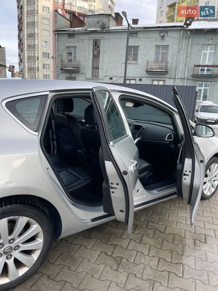 Хэтчбек Opel Astra 2013 в Львове