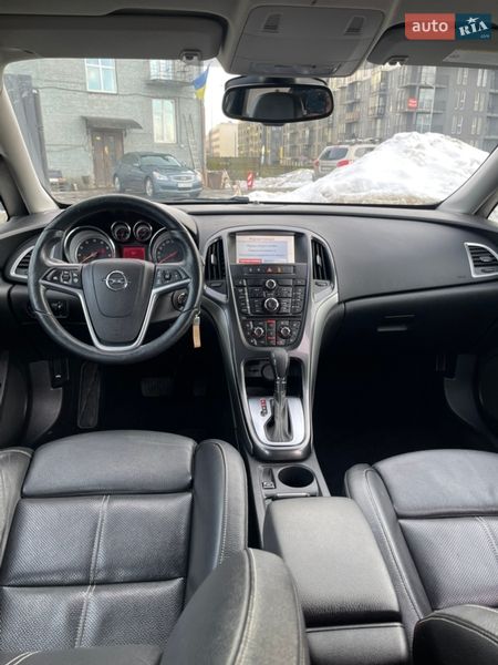 Хэтчбек Opel Astra 2013 в Львове