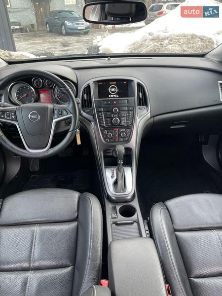 Хэтчбек Opel Astra 2013 в Львове