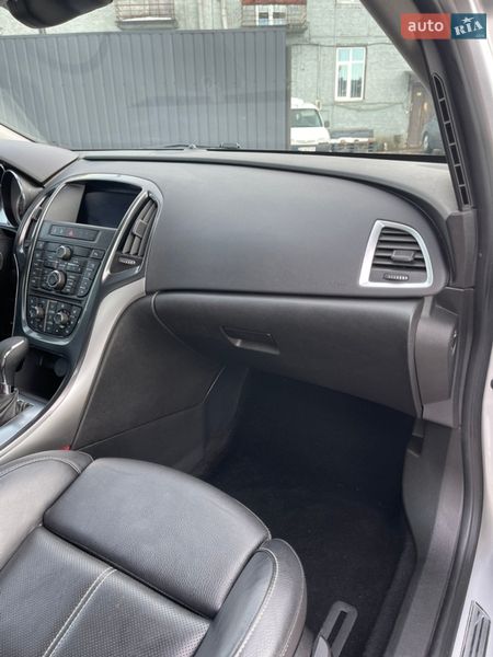 Хэтчбек Opel Astra 2013 в Львове