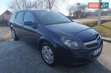 Універсал Opel Astra 2010 в Чернівцях