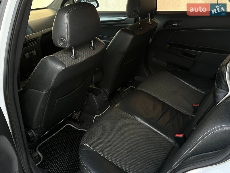 Універсал Opel Astra 2005 в Луцьку