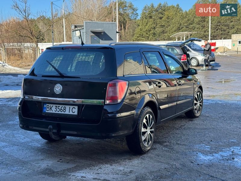 Универсал Opel Astra 2004 в Нетешине