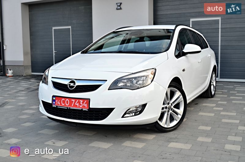 Универсал Opel Astra 2011 в Дрогобыче
