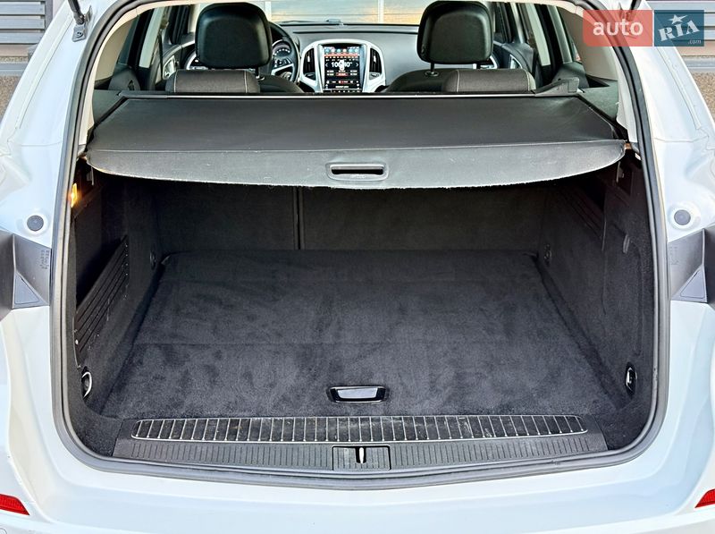 Универсал Opel Astra 2011 в Дрогобыче