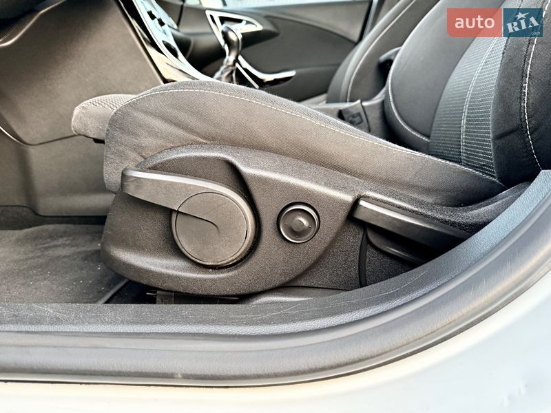 Универсал Opel Astra 2011 в Дрогобыче