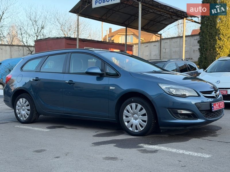 Универсал Opel Astra 2013 в Ровно