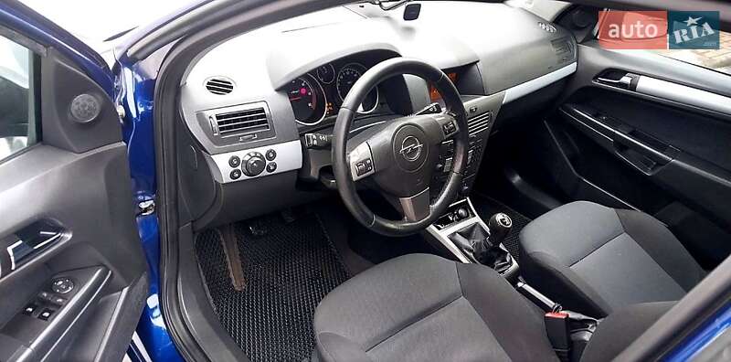 Универсал Opel Astra 2006 в Полтаве