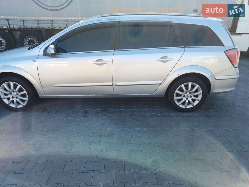 Універсал Opel Astra 2005 в Сарнах