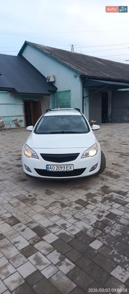 Opel Astra 2011