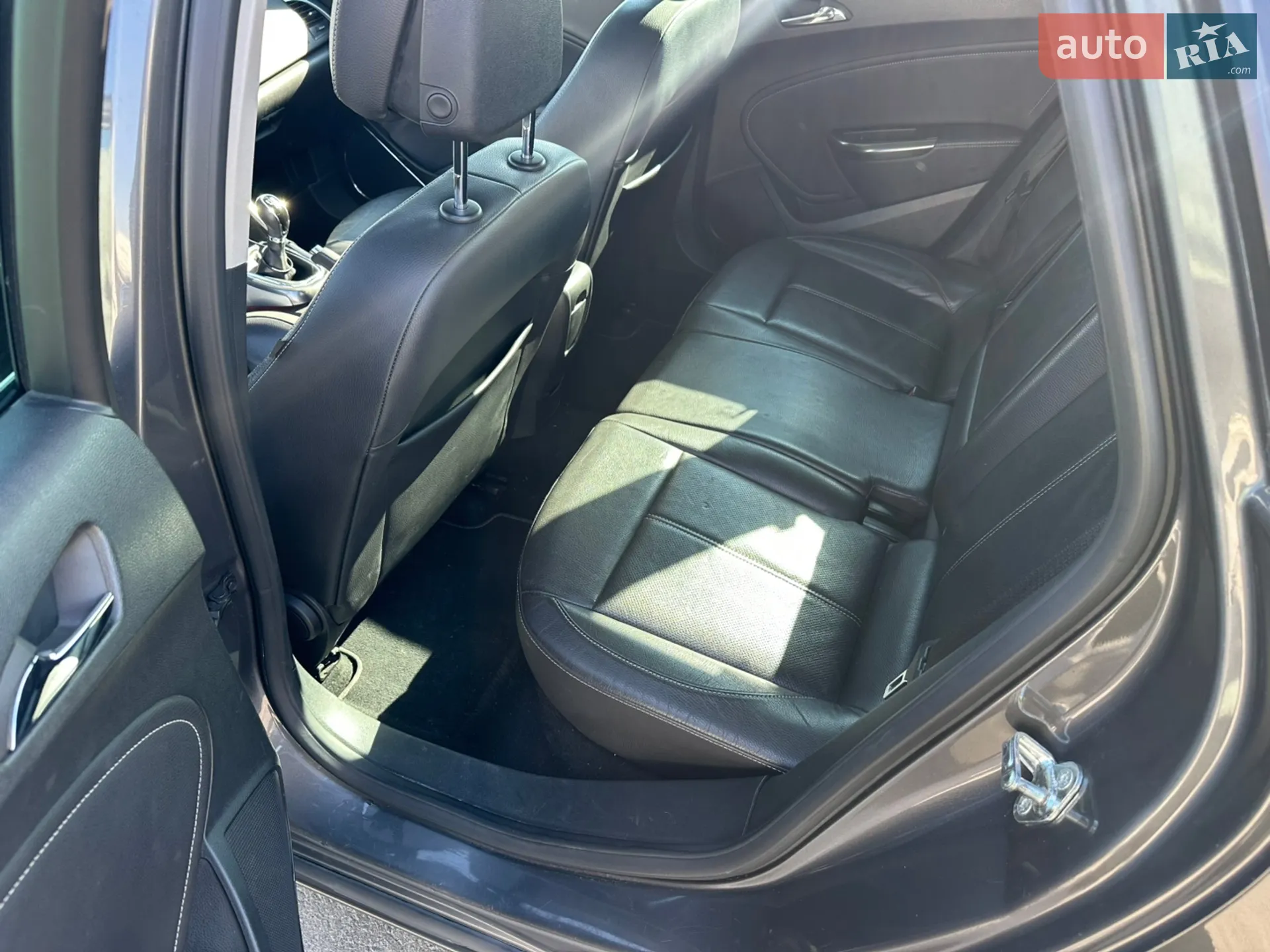 2011 Opel Astra - мініатюра 9