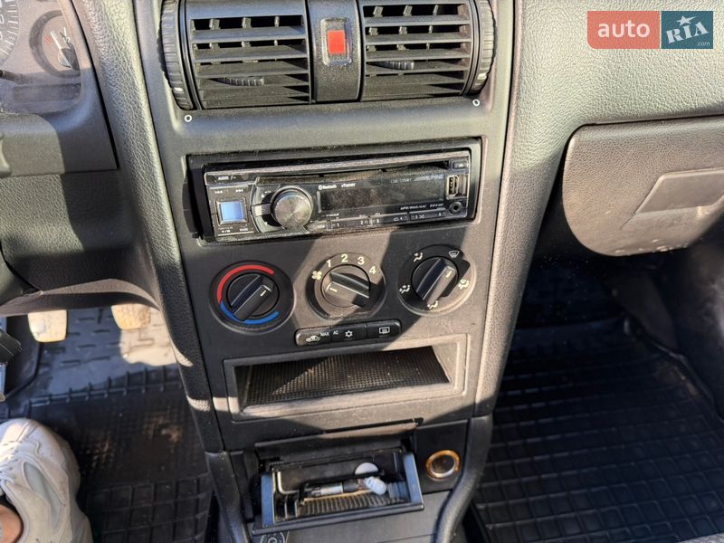 Седан Opel Astra 2004 в Киеве