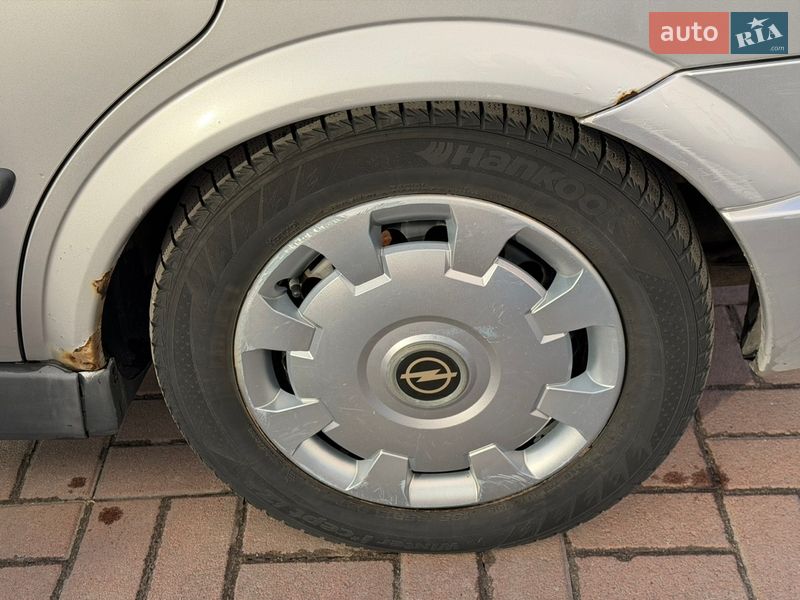 Седан Opel Astra 2004 в Киеве