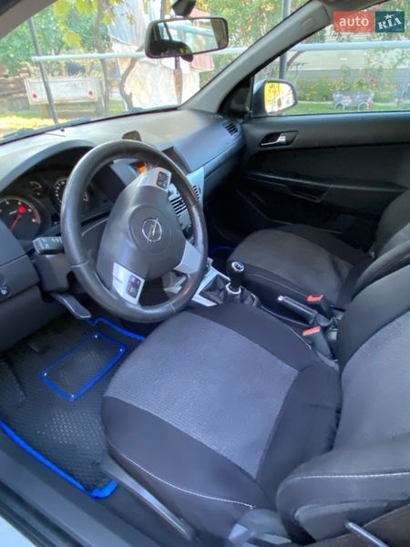 Універсал Opel Astra 2011 в Кельменцях