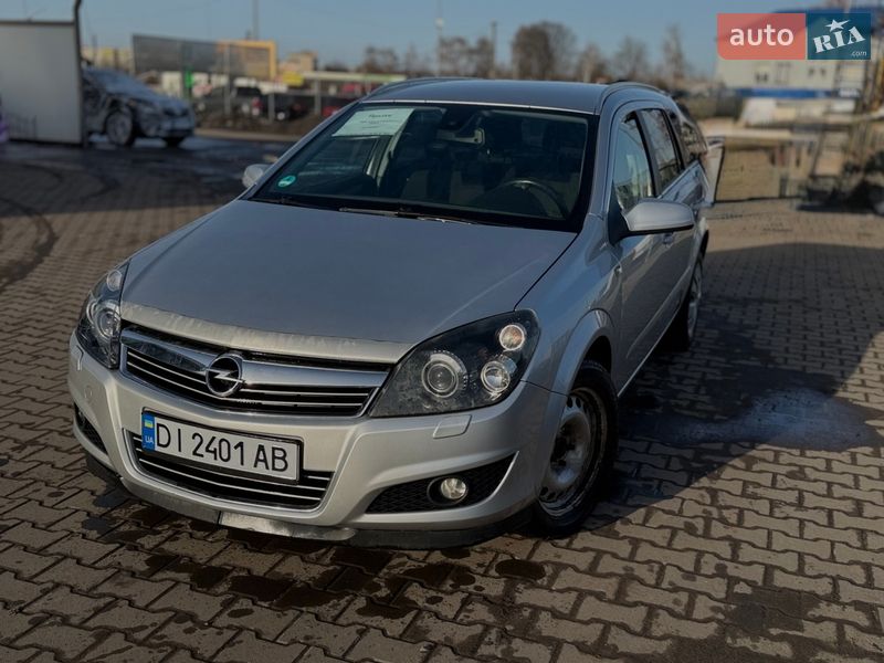 Универсал Opel Astra 2008 в Нововолынске